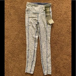 New Balance 2 pocket cropped athletic leggings